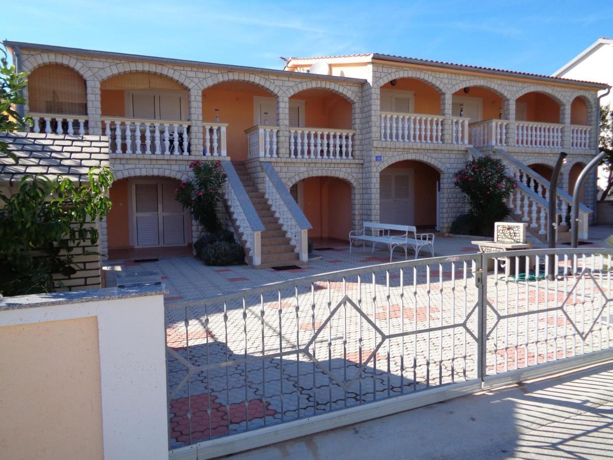 ויר Apartman Kristo מראה חיצוני תמונה