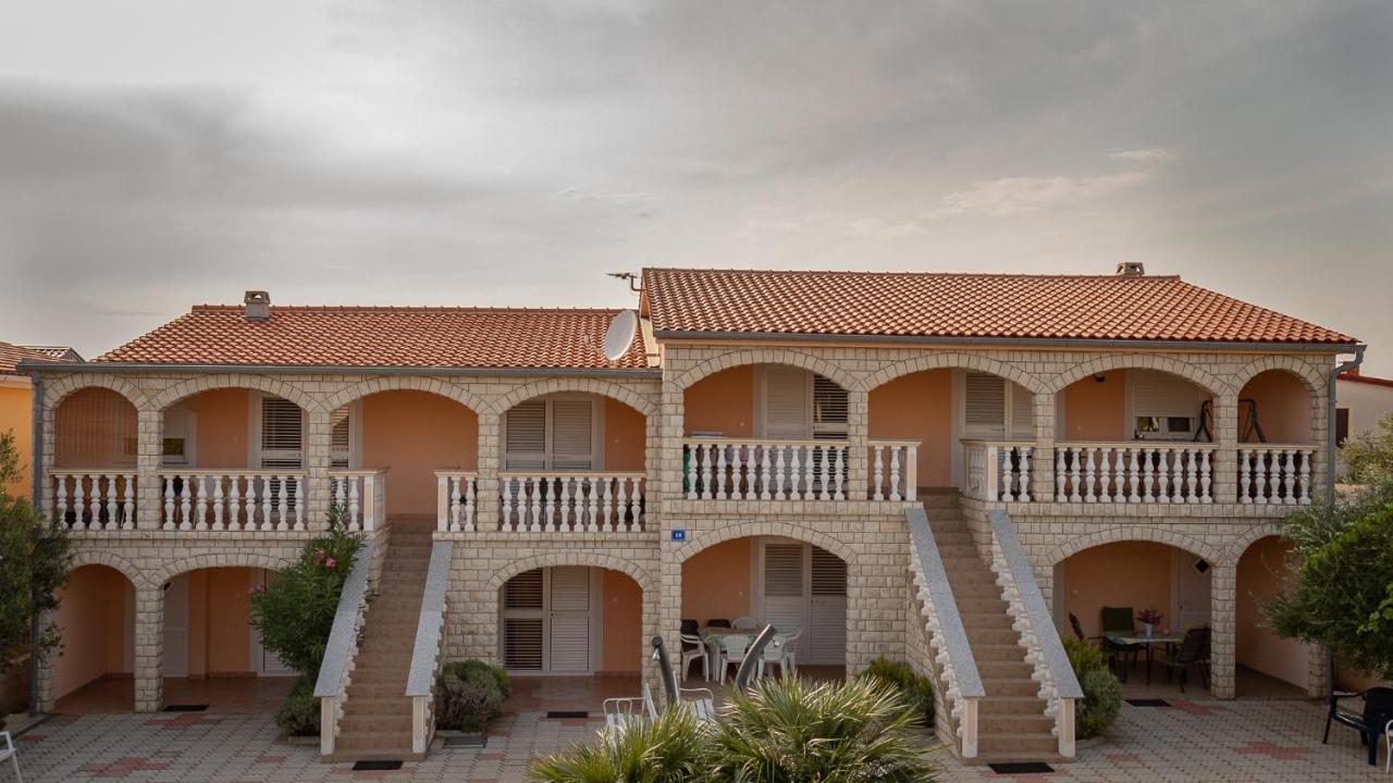 ויר Apartman Kristo מראה חיצוני תמונה